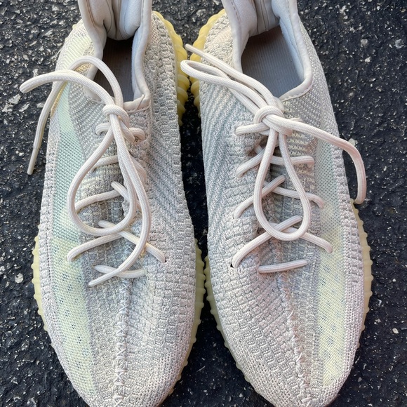 Yeezy 350 V2 | GUC | Size 9.5 | 779001 | No Box - Picture 4 of 12
